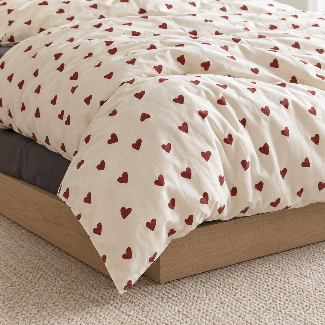 Vintage Aesthetic Bedding Set with Red Hearts Print Duvet Cover and Flat Sheet Cotton Material