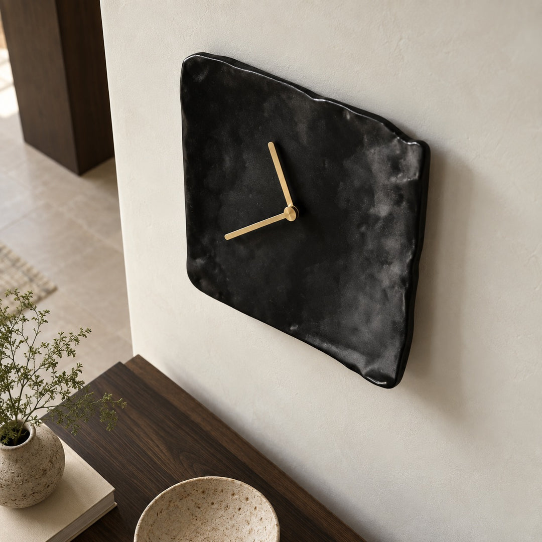Modern Wall Clock Resin Minimalist Design Battery Powered Quiet Movement 26x27cm Wall Clock Decor