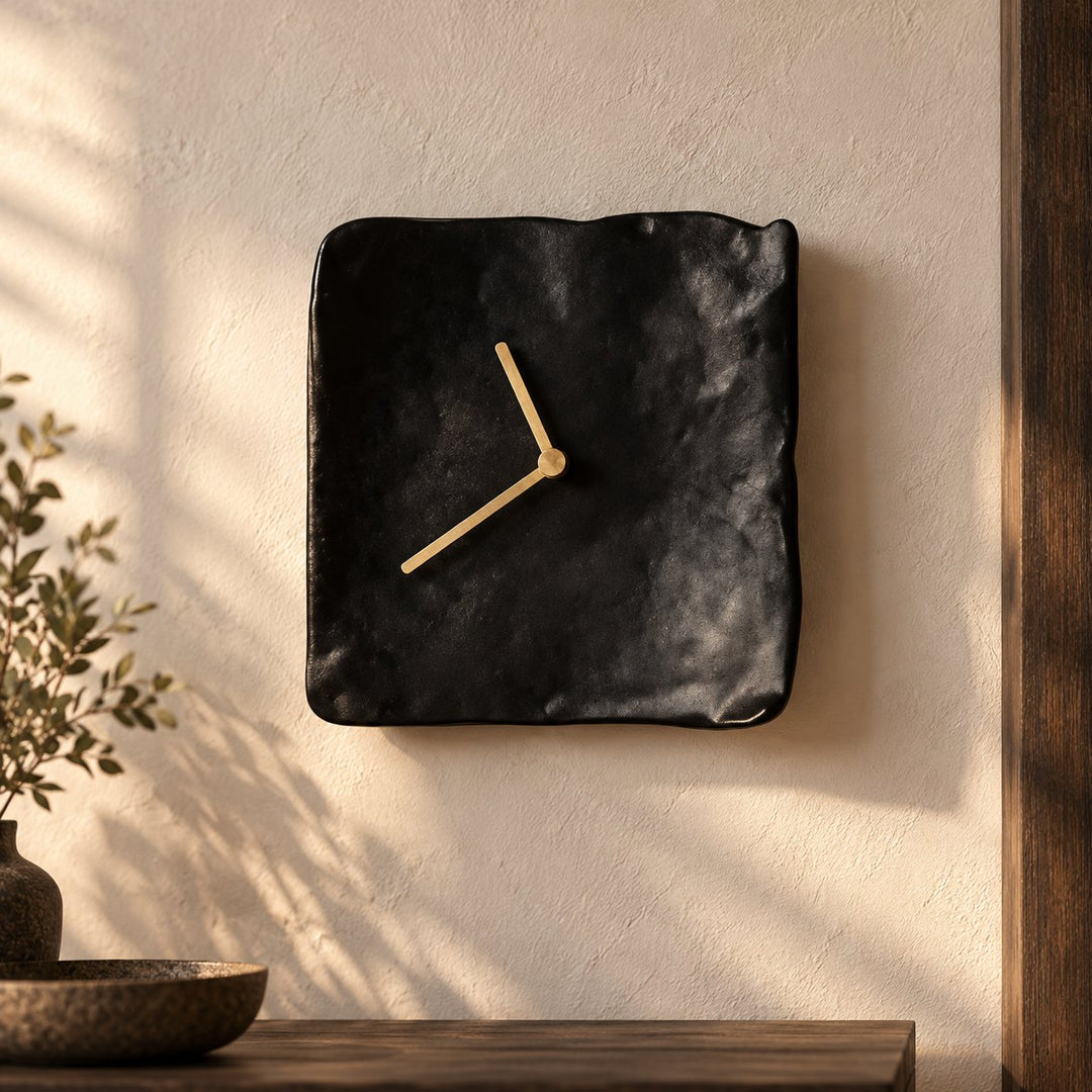 Modern Wall Clock Resin Minimalist Design Battery Powered Quiet Movement 26x27cm Wall Clock Decor
