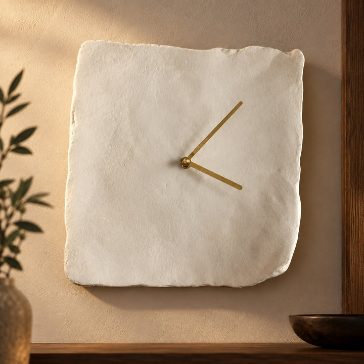 Modern Wall Clock Resin Minimalist Design Battery Powered Quiet Movement 26x27cm Wall Clock Decor